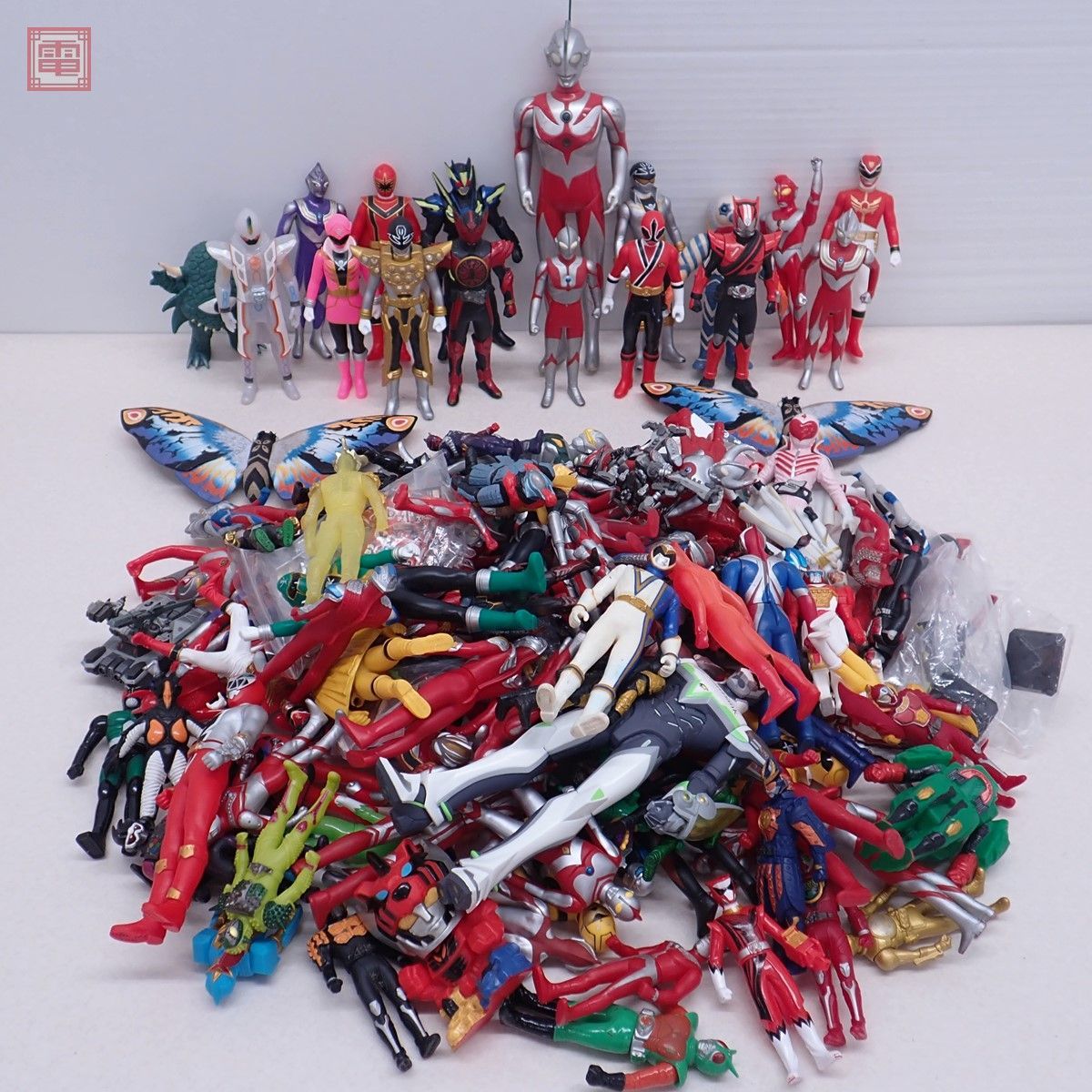 新品，低価 ウルトラマン 仮面ライダー 他 ソフビ等 まとめて152点セット 円谷プロ バンダイ 戦隊 特撮 現状品 20(ソフビ)｜売買されたオークション情報、yahooの商品情報をアーカイブ公開 - オークファン ソフビ