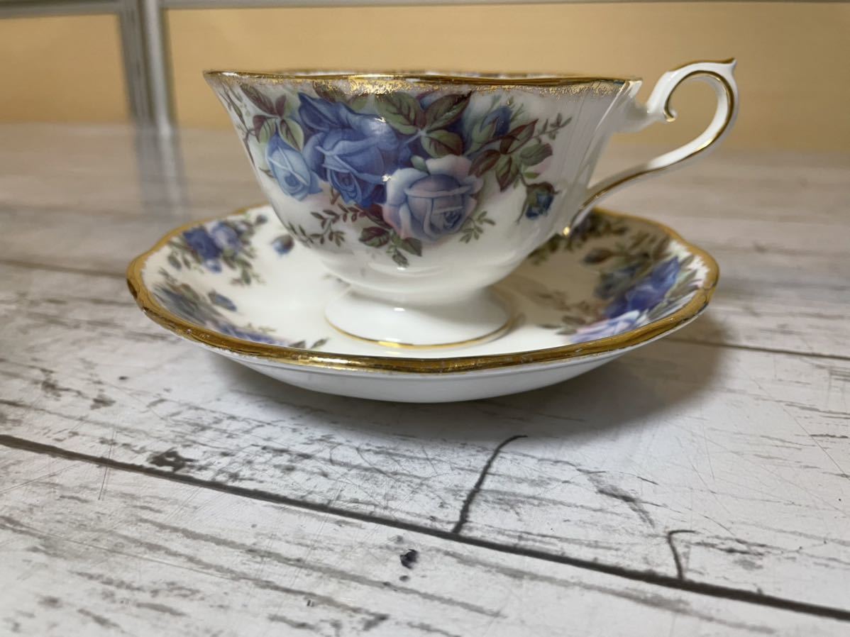 【高品質】 23A04-101:ROYAL ALBERT ティーカップ ソーサー ロイヤルアルバート 青 金彩 ビンテージ(ロイヤルアルバート)｜売買されたオークション情報、yahooの商品情報をアーカイブ公開 - オークファン ロイヤルアルバート