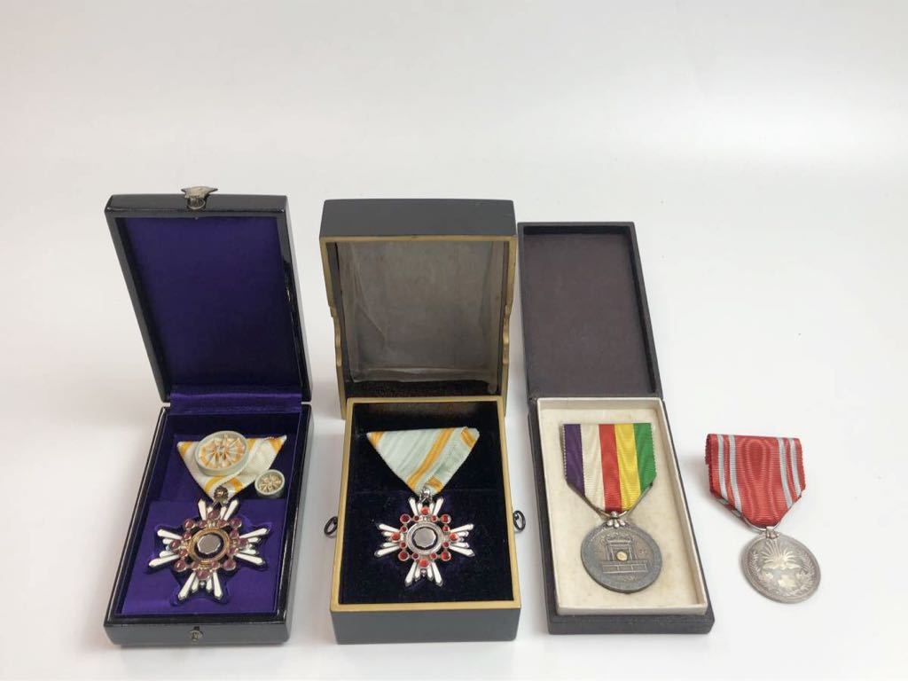 ☆勲章☆ 勲四等瑞宝章 明治三十九年 四月一日附 略綬 微章 装備品