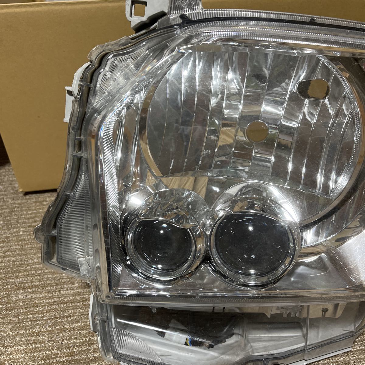ハイエース 200系LEDヘッドライト左 ハイエース200中古左LEDヘッド
