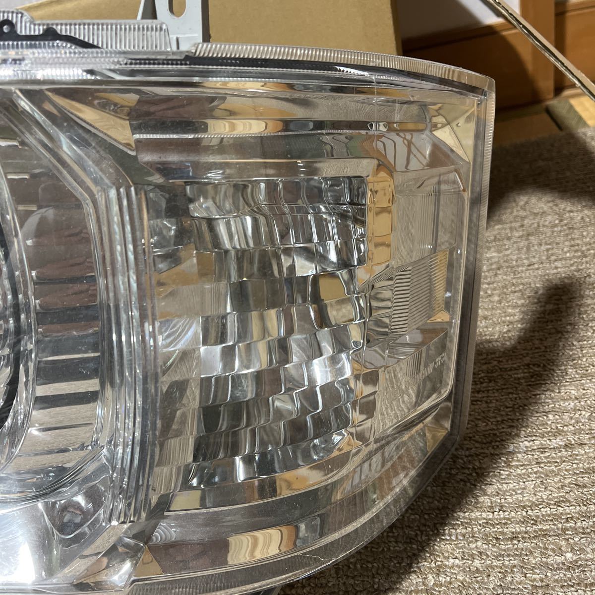 ハイエース200中古左LEDヘッドランプ 程度良好トヨタ 200系