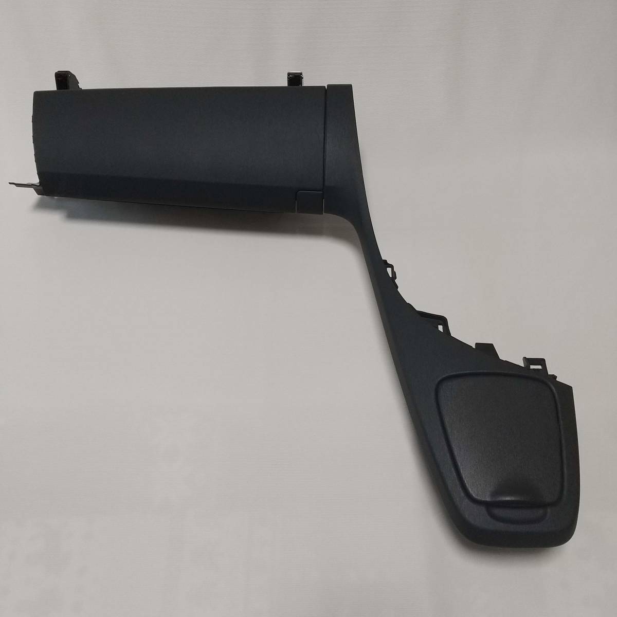 良品 プリウスZVW30後期 トヨタ純正 グローブボックス上側・センターパネル・カップホルダー・ ブラック・ト7169 