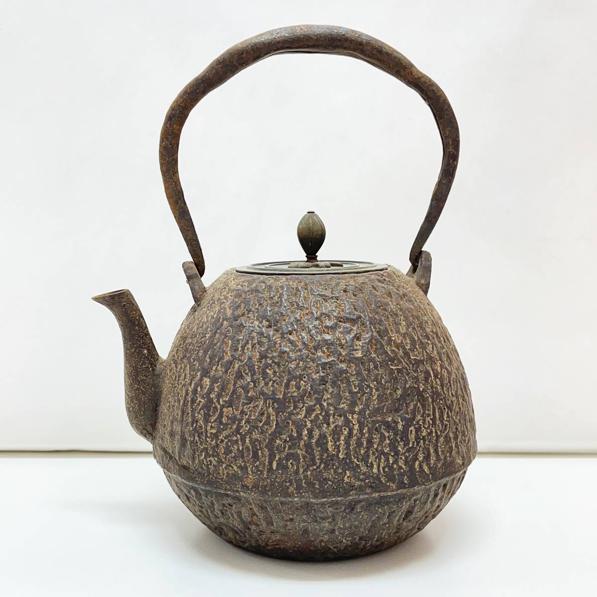 K-11：蓋在銘 龍文堂造 鉄瓶 急須 煎茶道具 茶道具 （約 横17㎝ 高さ22㎝弦含む / 総重量1252g）