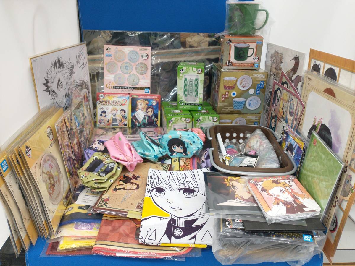 鬼滅の刃 まとめ売り セット ポーチ グラス プラカップ パズル メモ帳 色紙 コースター 缶バッジ 他 恋雪 猗窩座 煉獄杏寿郎 甘露寺蜜璃