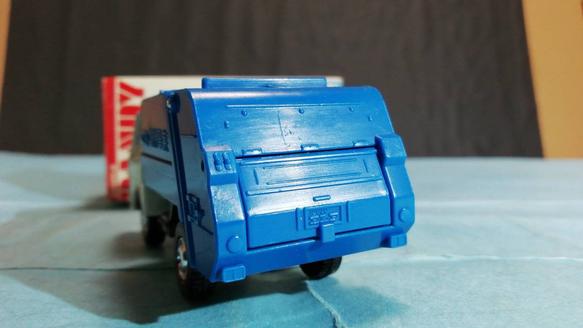 トミカ ダンディ いすゞエルフ清掃車018 - メルカリ