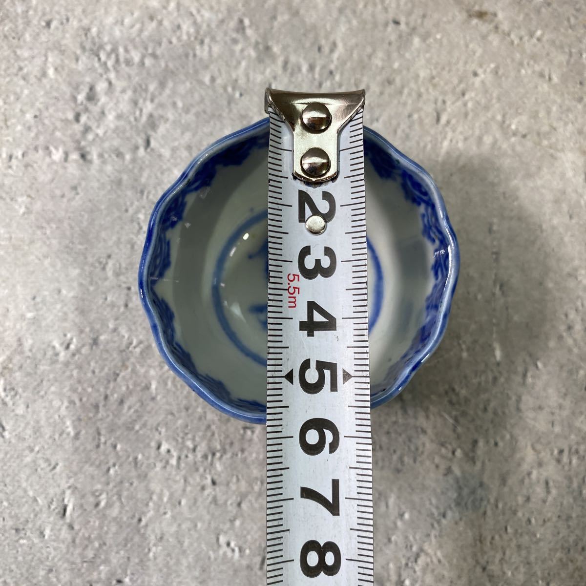 ひ21/ 時代 通物 染付 お猪口 酒器 ぐい呑み 盃 杯 色絵 草花図 20客 在印 骨董_2