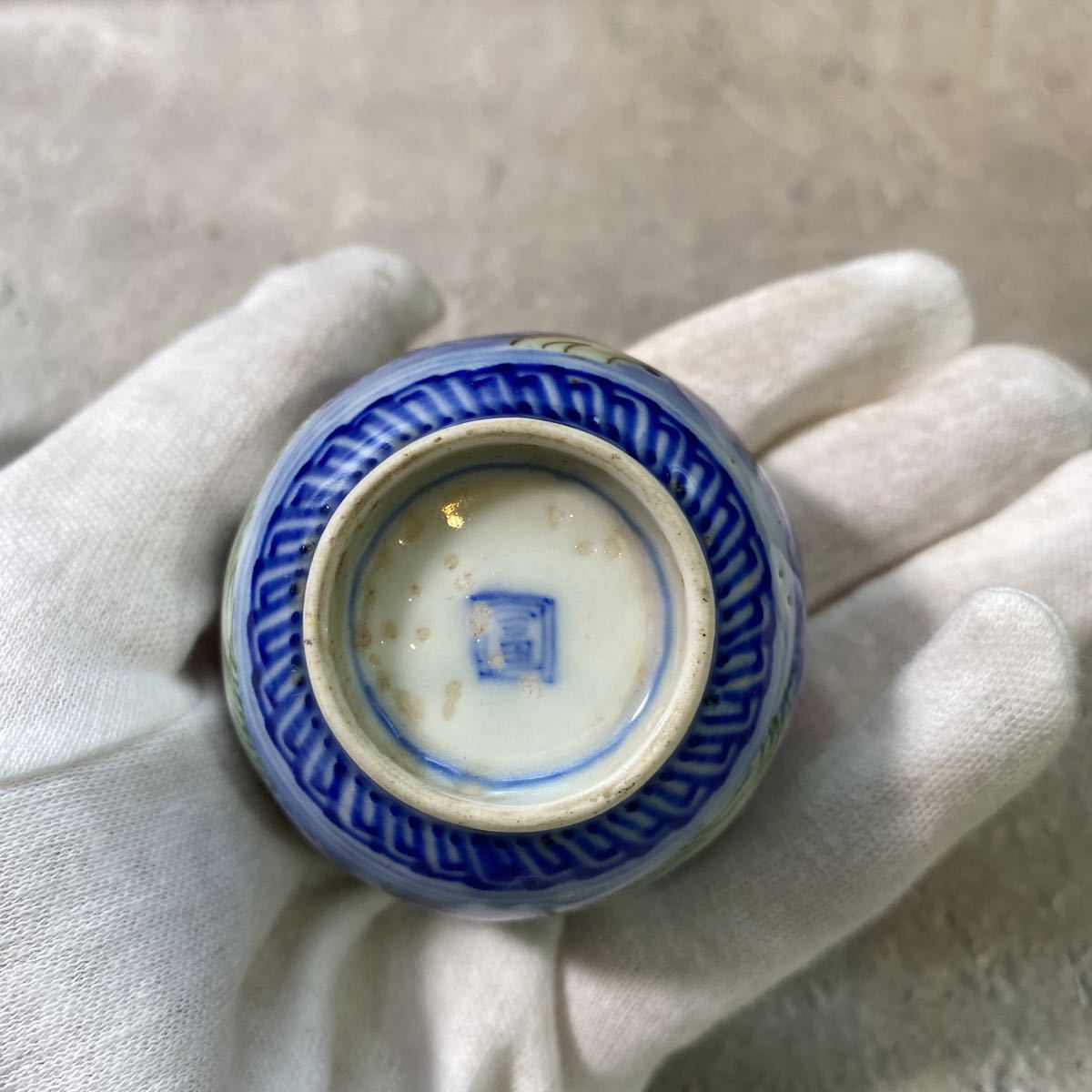 ひ21/ 時代 通物 染付 お猪口 酒器 ぐい呑み 盃 杯 色絵 草花図 20客 在印 骨董_4