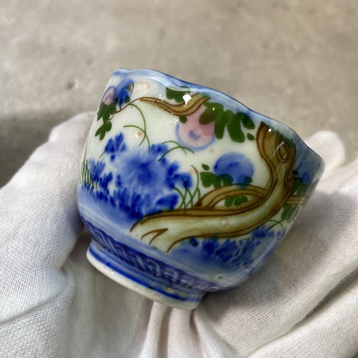 ひ21/ 時代 通物 染付 お猪口 酒器 ぐい呑み 盃 杯 色絵 草花図 20客 在印 骨董_5