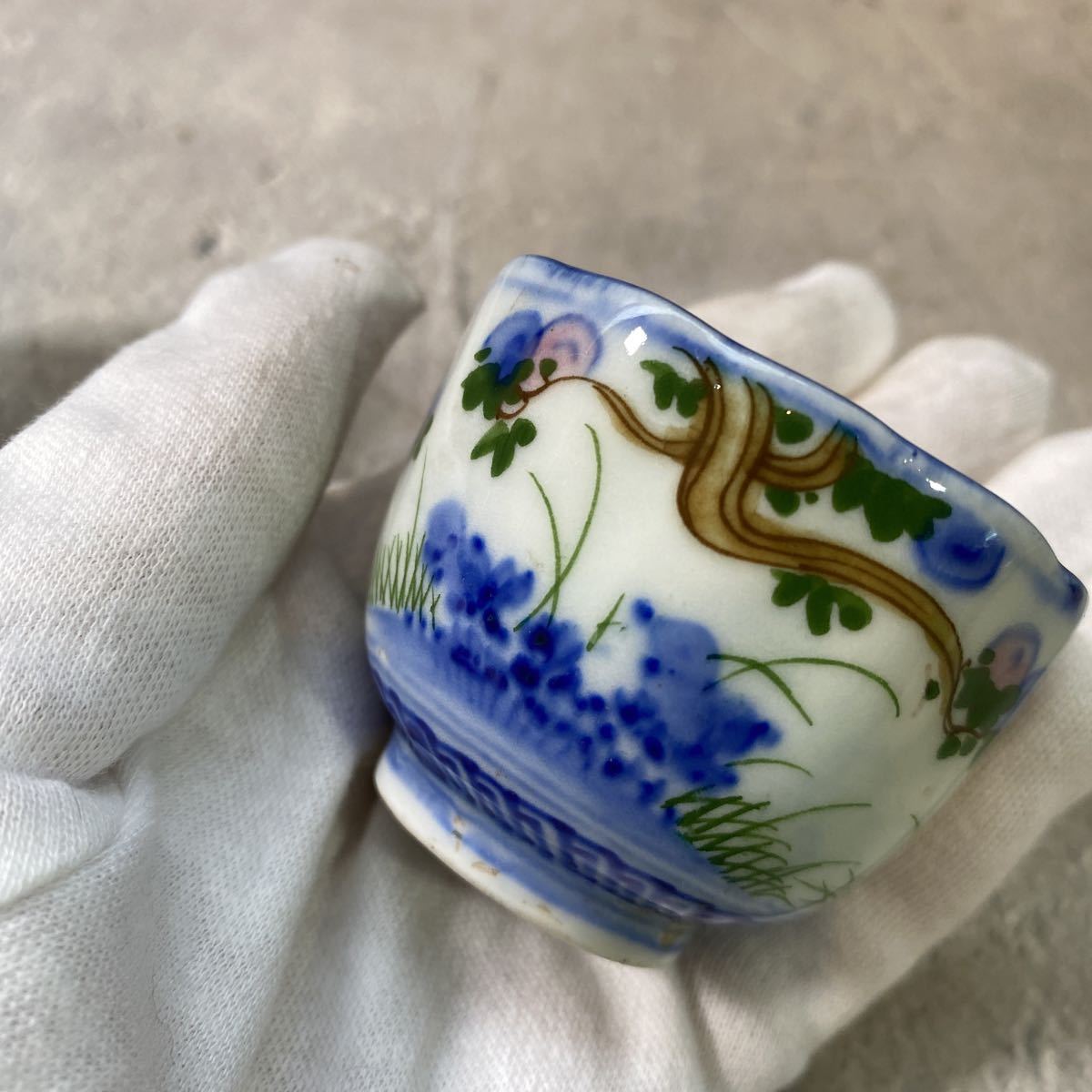 ひ21/ 時代 通物 染付 お猪口 酒器 ぐい呑み 盃 杯 色絵 草花図 20客 在印 骨董_6