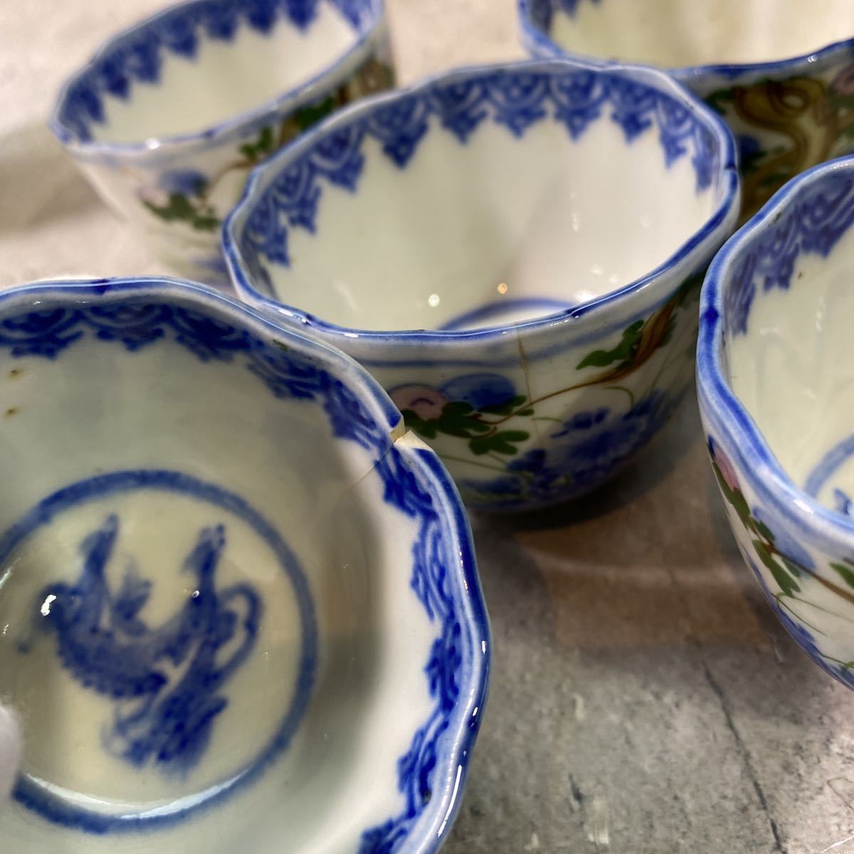 ひ21/ 時代 通物 染付 お猪口 酒器 ぐい呑み 盃 杯 色絵 草花図 20客 在印 骨董_8