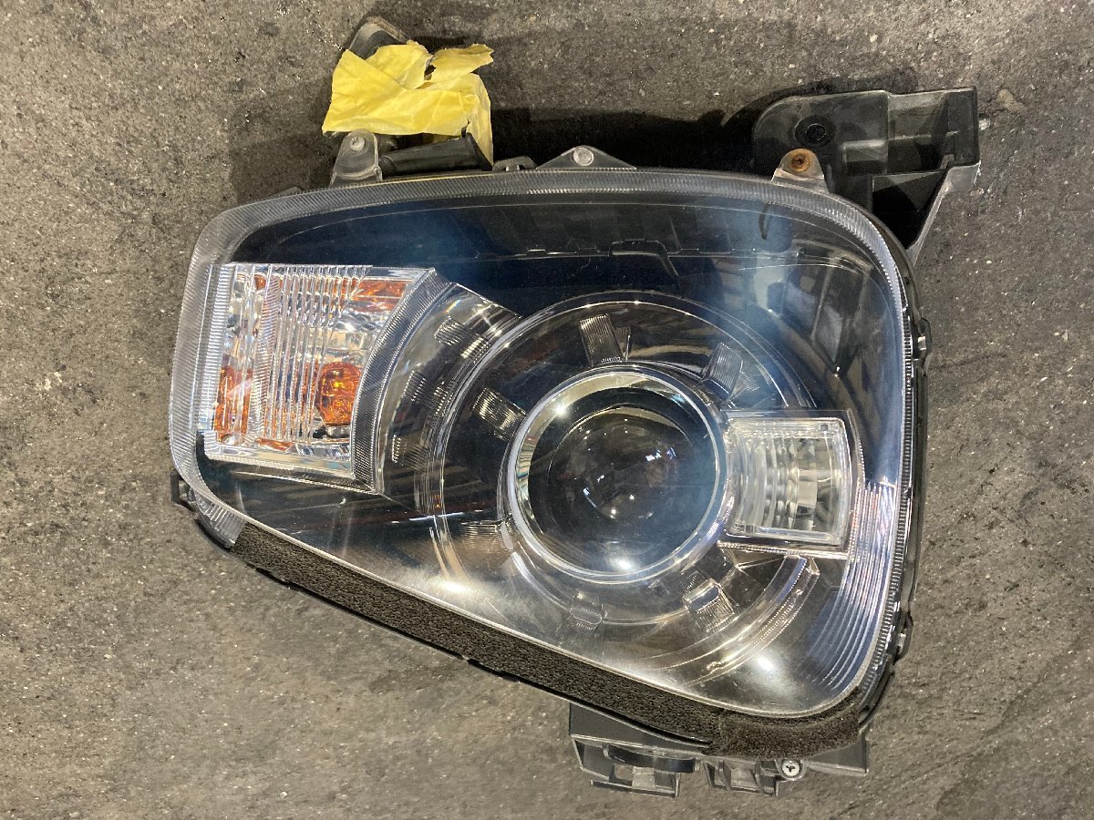 スズキ アルトワークス HA36S 右 ヘッドライト ヘッドランプ STANLEY W2493 (A8-201 99643)