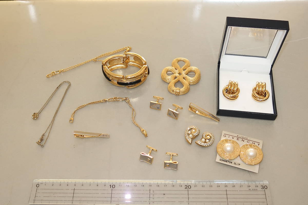 ME7569*《GIVENCHY ジバンシィ》vintage ピンブローチ コサージュ