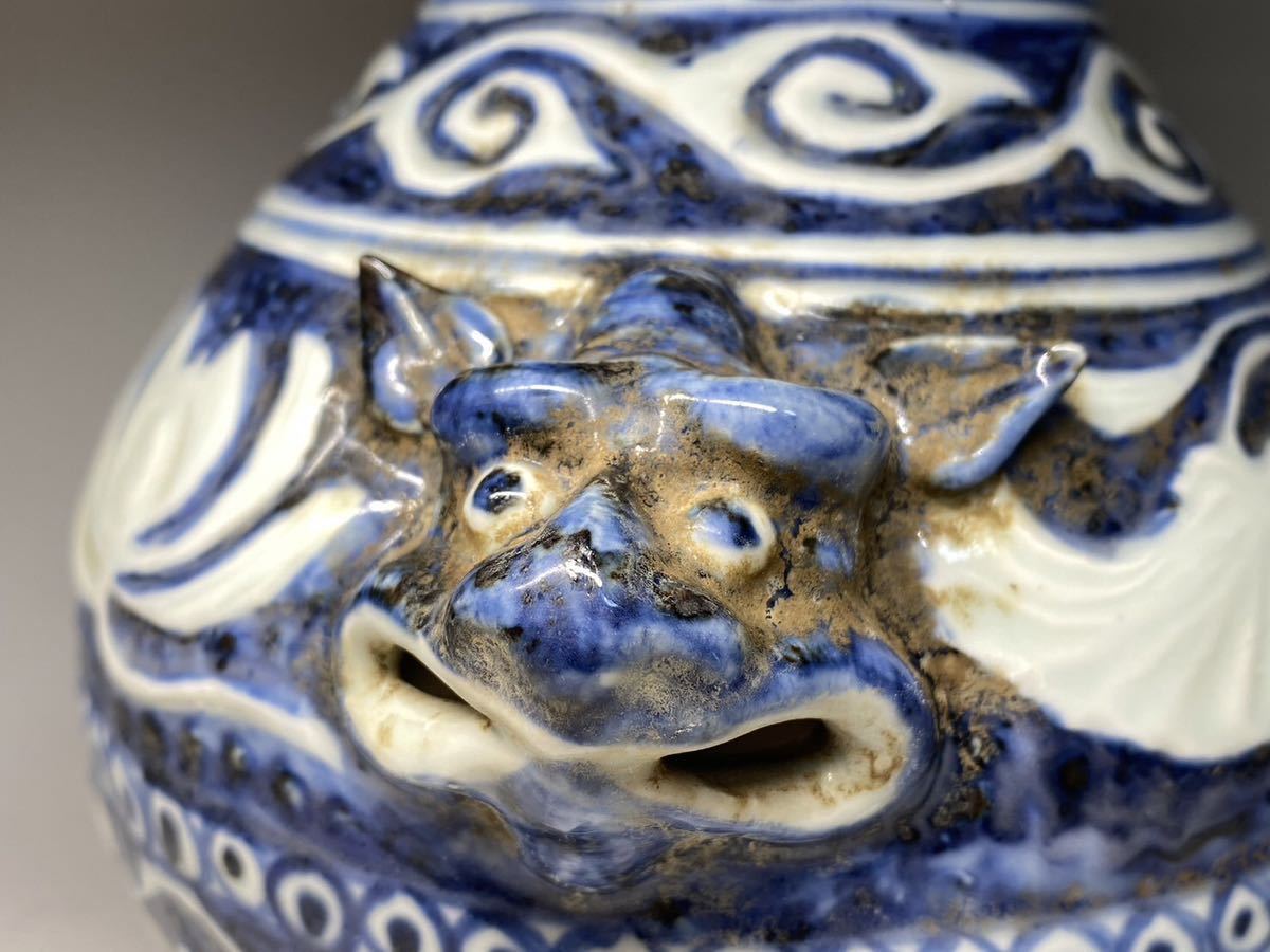 11 収集家保管品 中国陶器 大明宣徳年製 双獅子耳飾細工 青華染付三脚 