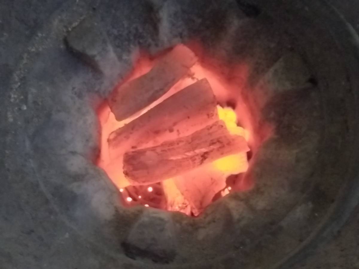 ワンランク上の焼き肉は、紀州備長炭(きしゅうびんちょうたん)で焼いたらうまいでしょ！10人でも楽々！やや大きめ3kg窯元本人　_2