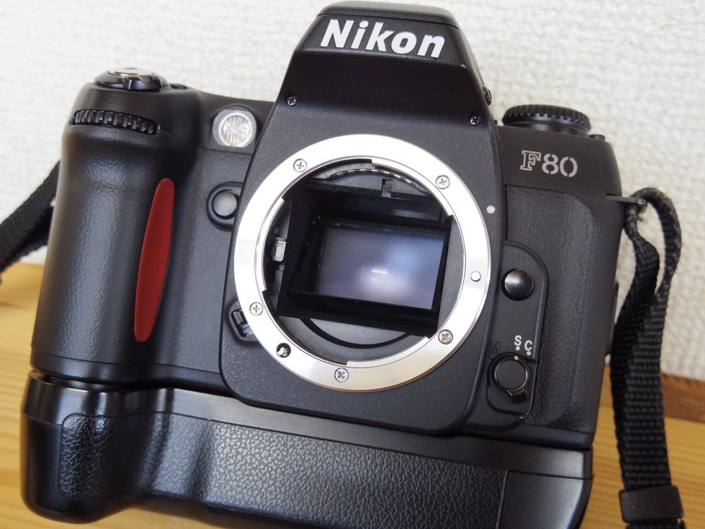 ■Nikon ニコン■F80D + バッテリーグリップMB-16 ＋ ズームレンズ２本 ＋ 化粧箱ほか付属品■状態良好■_1