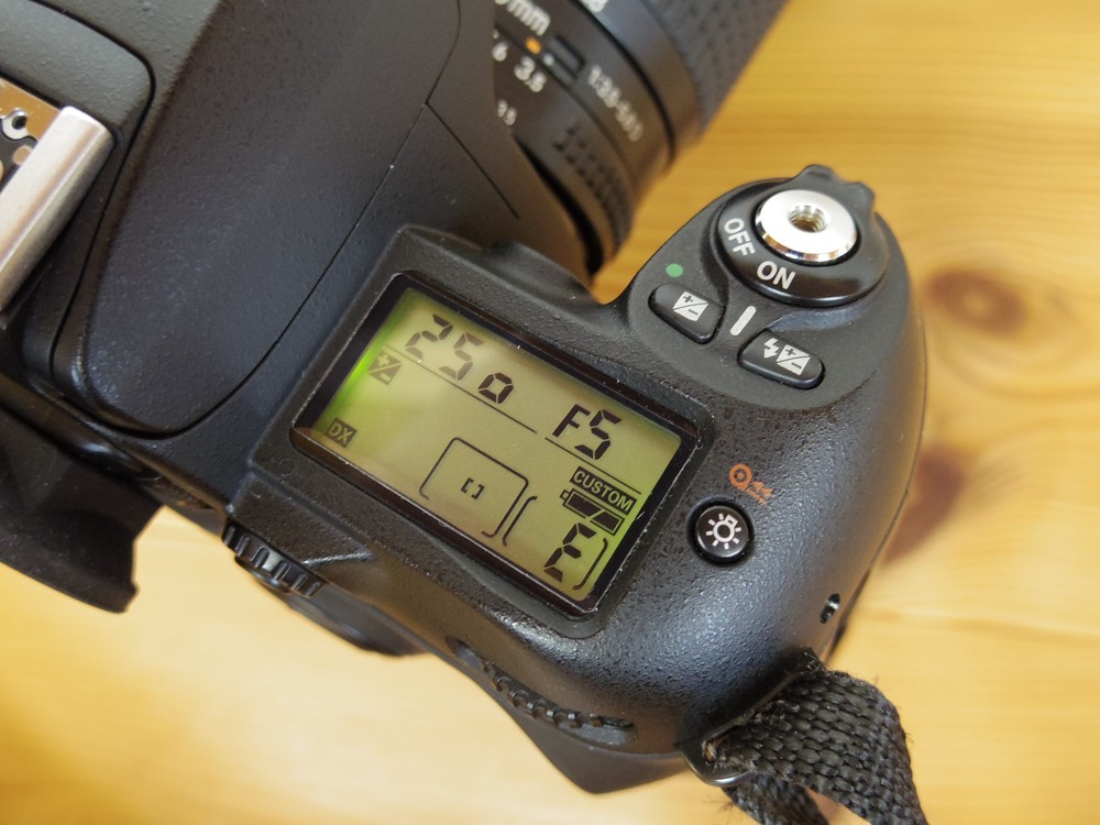 ■Nikon ニコン■F80D + バッテリーグリップMB-16 ＋ ズームレンズ２本 ＋ 化粧箱ほか付属品■状態良好■_4