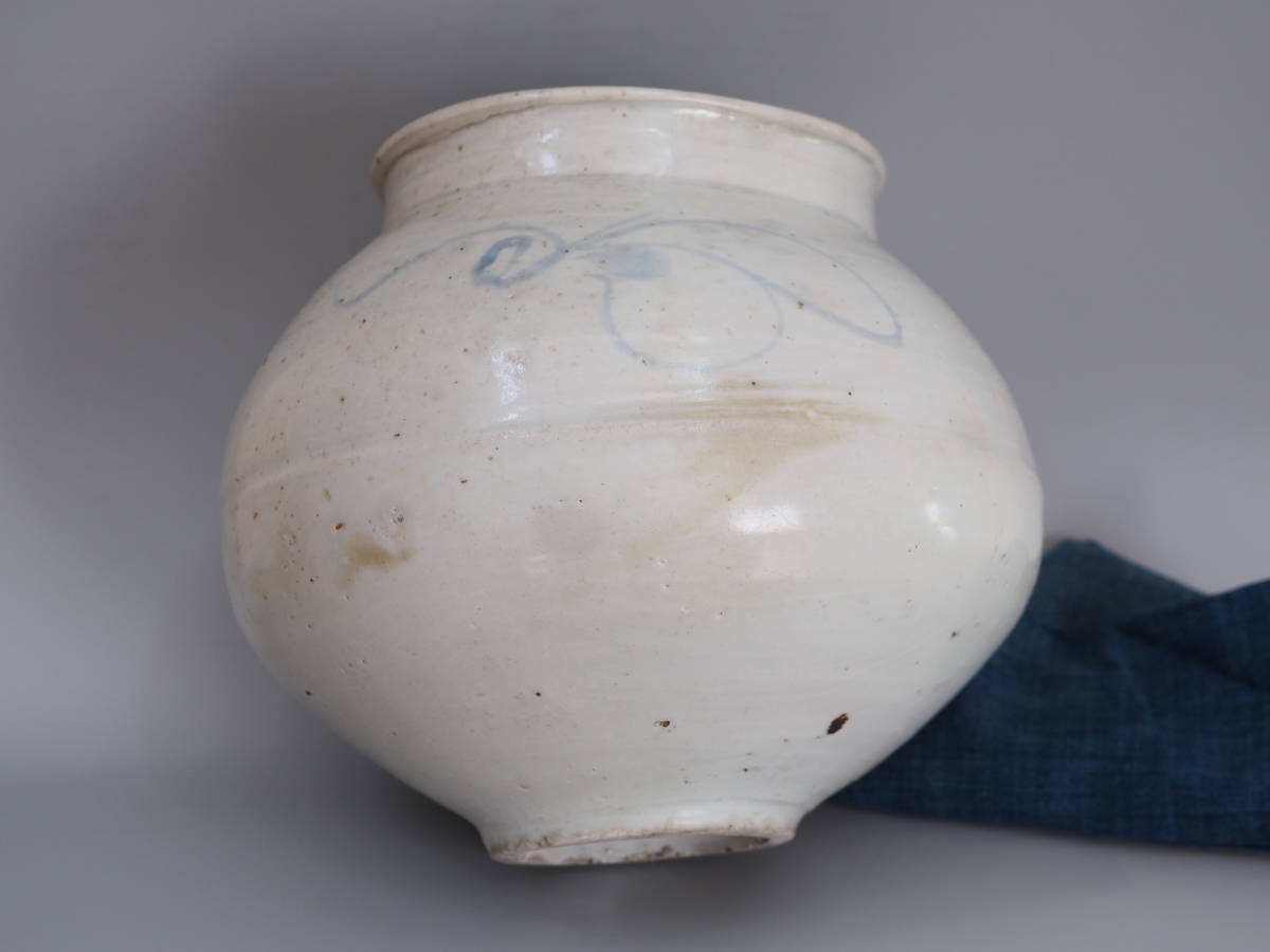 李朝 | 入蘆花（ロカニイル） 染付 白磁青花草文壺（1392–1897CE） 李