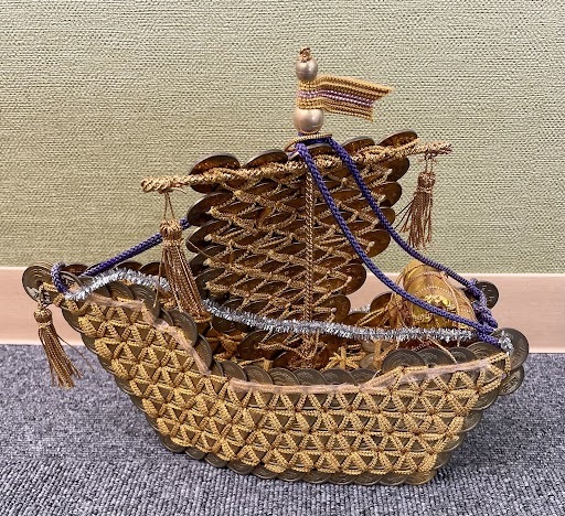 ご予約品 五円玉細工 4点セット まとめて限定 バラ不可 兜 宝船 神輿 縁起物 五月人形 美術品 骨董品 ご予約品 五円玉細工 4点セット まとめて限定 バラ 兜 宝船 神輿