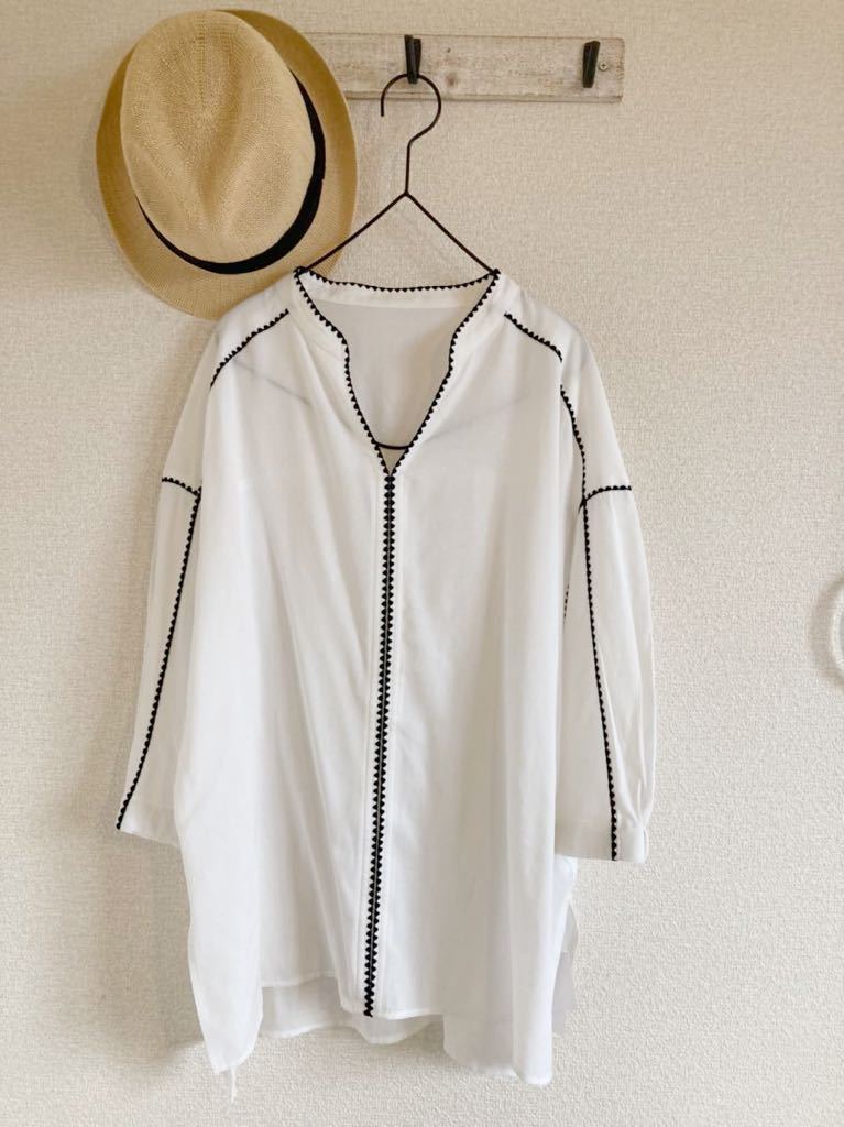 未使用 MAYSON GREY シアー素材プルオーバートップス 黒縁取り刺繍5分 