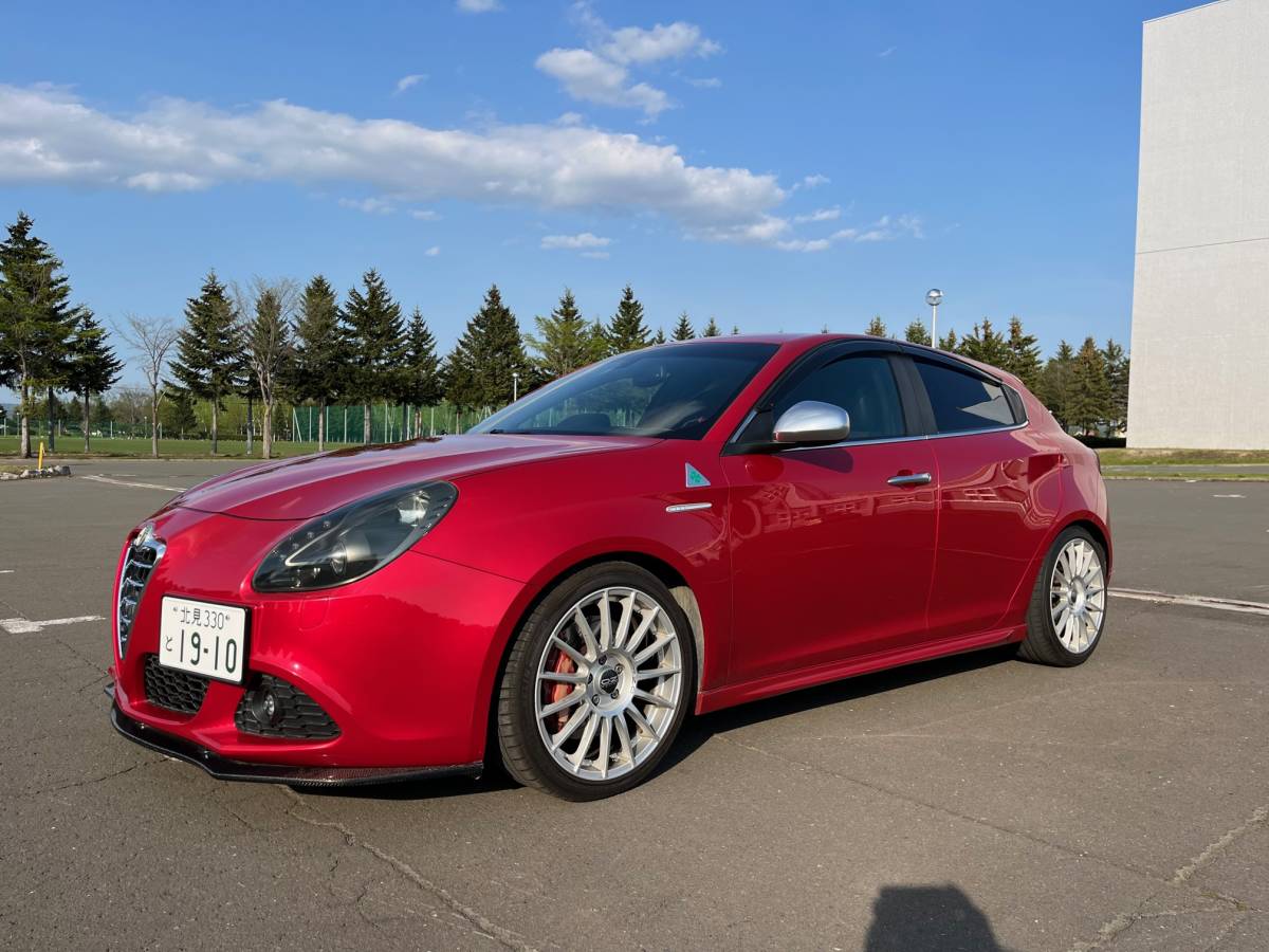 国内50台限定車　ジュリエッタ　アルフィスティ　クワドリフォリオ　ヴェルデ　8Cのレッドです。