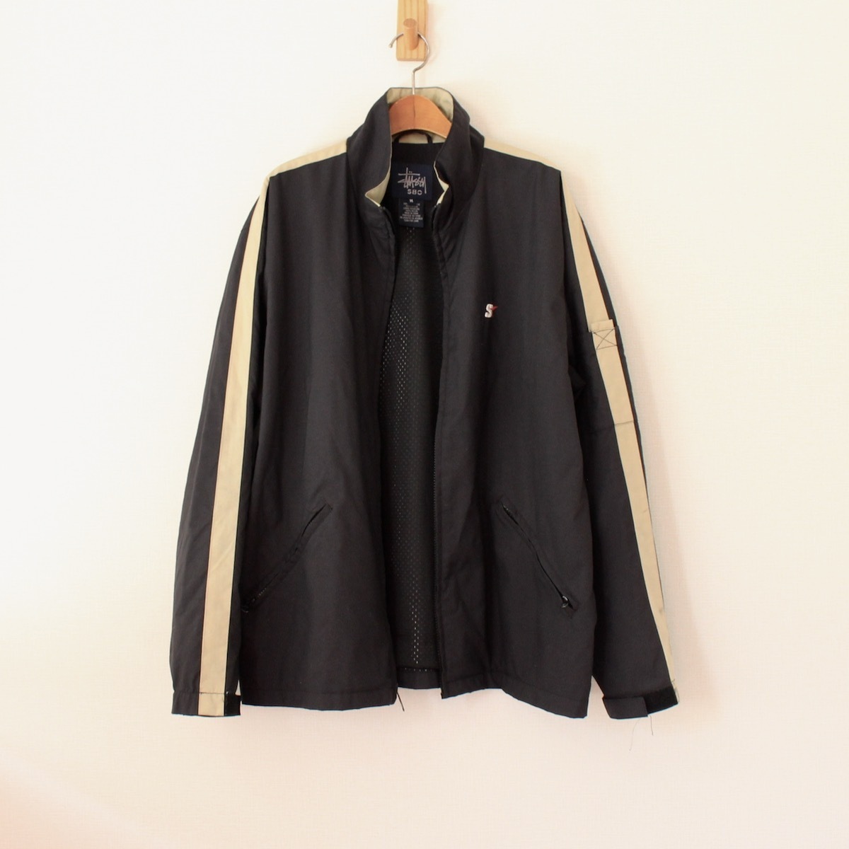 驚きの破格値，新作登場 stussy ステューシー 90s ナイロンジャケット Sにスター刺繍 濃紺 M w-1899(ジャンパー、ブルゾン)｜売買されたオークション情報、yahooの商品情報をアーカイブ公開 - オークファン 男性用