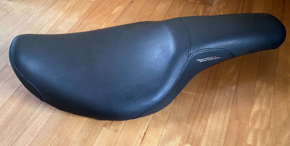【美品】H-D　Harley-Davidson ハーレー　純正 オプション　 バッドランダー シート　コブラシート 　ダイナ Dyna 　 FXDWG