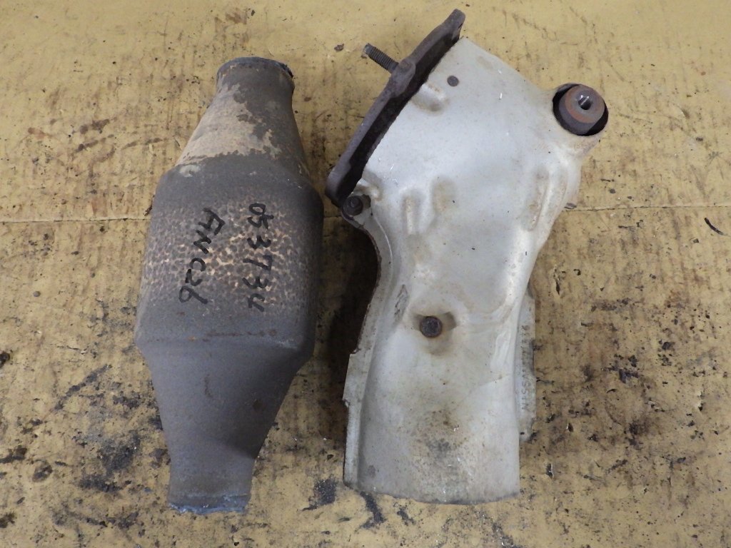 [石] ニッサン FNC26 セレナ 触媒セット 刻印1VN336 MR20DD 割れあり コア用 ■ ロジウム パラジウム ジャンク品 053734 ■