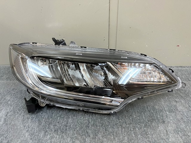 フィットハイブリッド GP5/GP6 後期 LED 純正 右ヘッドライト/右ヘッド
