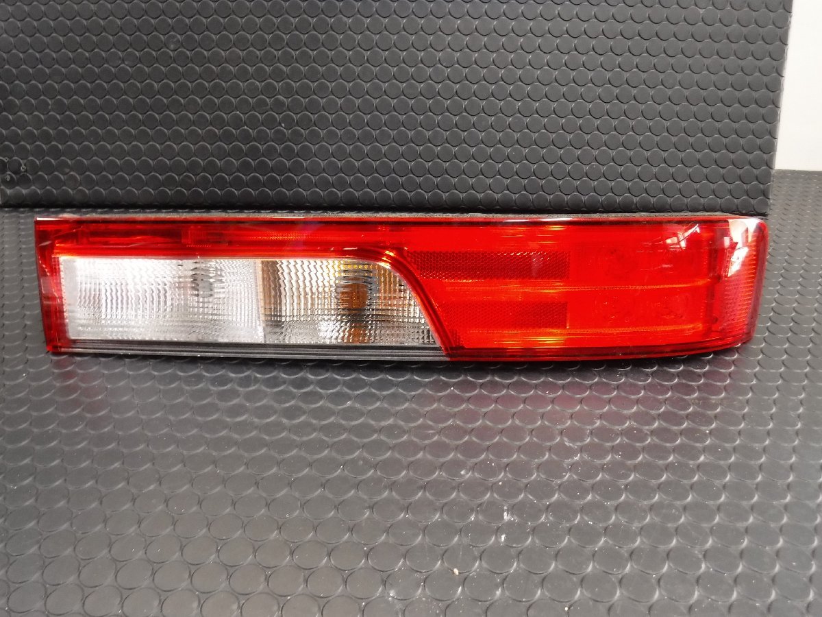 スズキ / エブリィ / DA17W / PZターボ / 純正 / テールランプ / 右