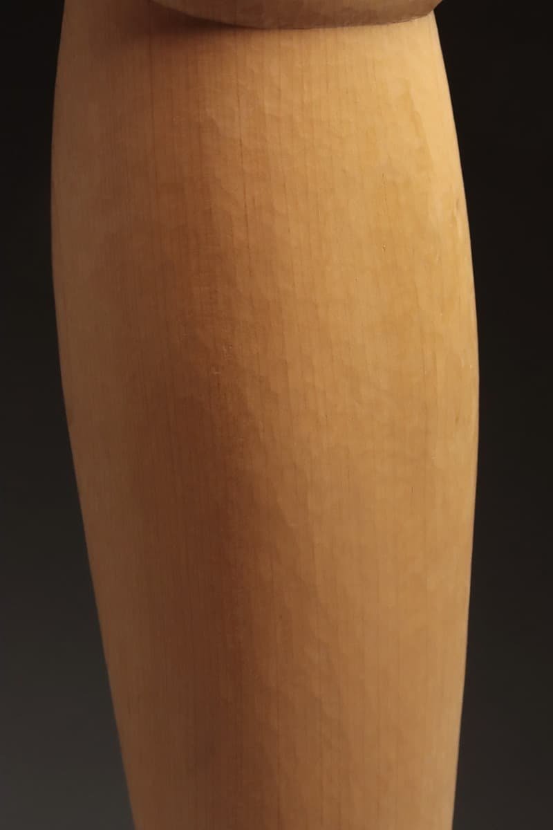 EK259 【村上光璋 作】一刀彫 木彫「光明」高50.7cm 重745g 共箱 共布