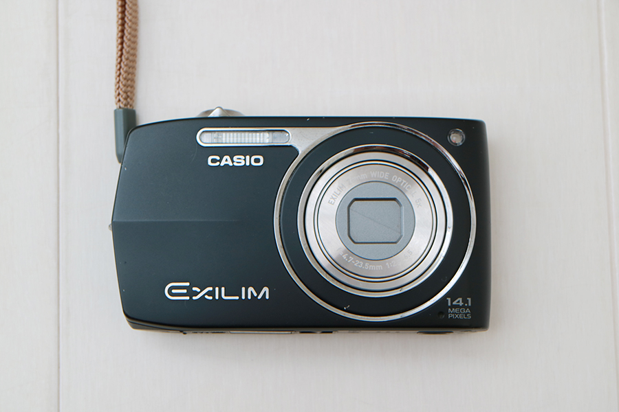 カシオ エクシリム ＞ CASIO EXILIM EX-Z2300 ＜ 5倍ズーム 1410万画素 