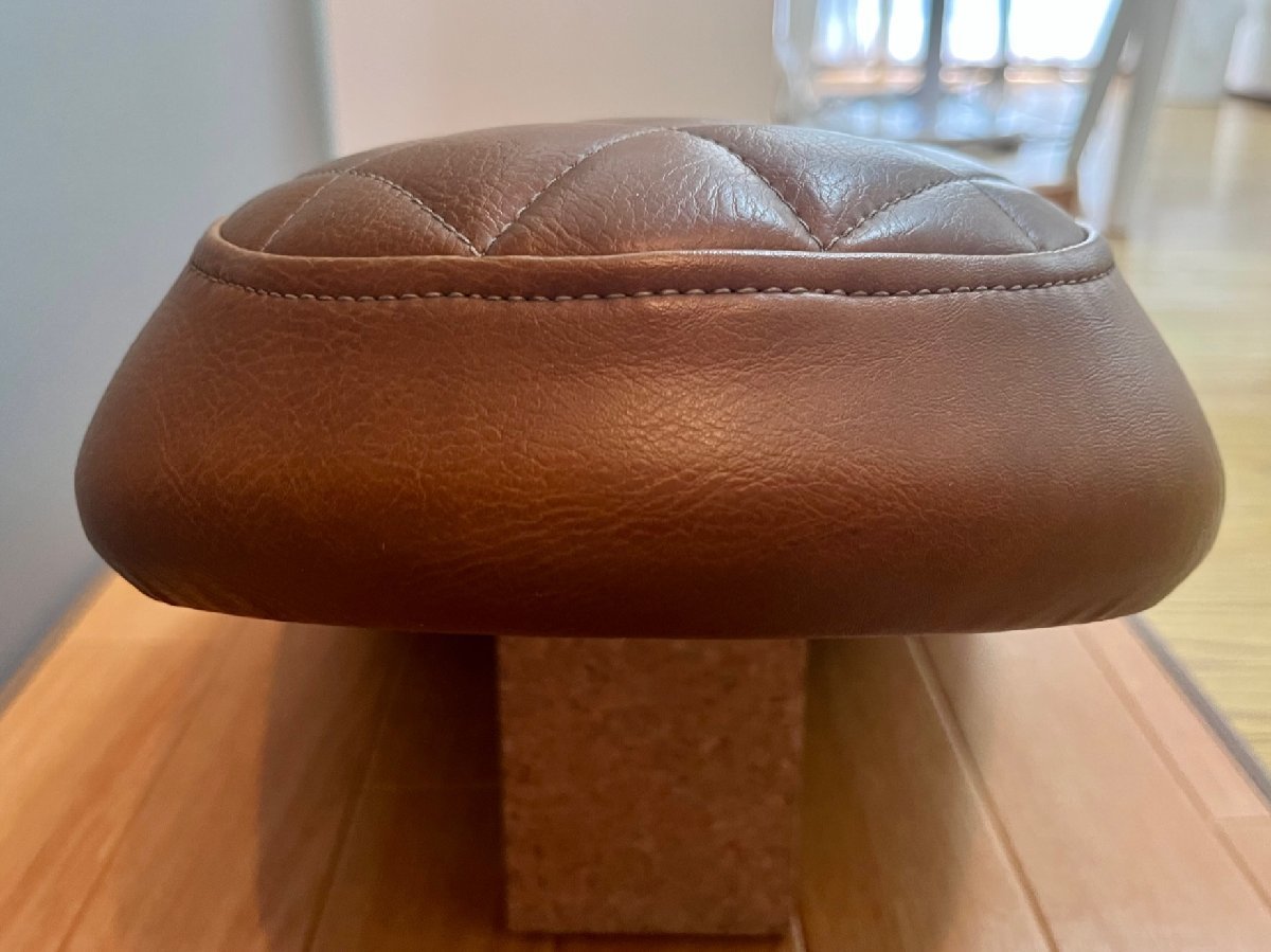 トライアンフストリートツイン　純正張替シート　ブラウンダイヤカット　ヒーター付き トライアンフストリートツイン純正張替シートブラウンダイヤカット