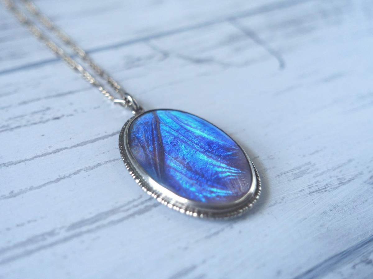 英国ヴィンテージ モルフォ蝶の翅のペンダントネックレス 大きいサイズ