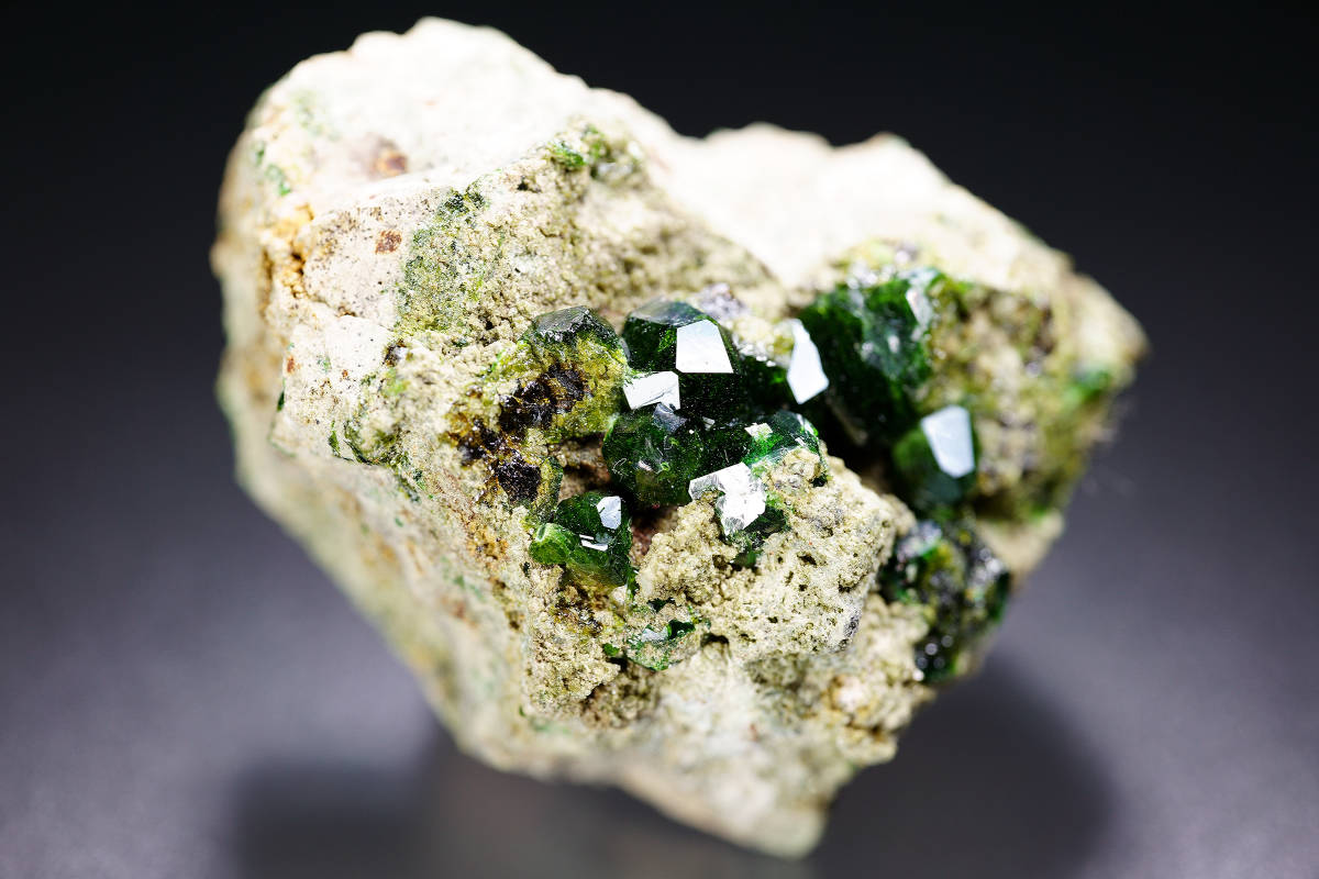 デマントイドガーネット イラン産 / 天然石 原石 鉱物標本