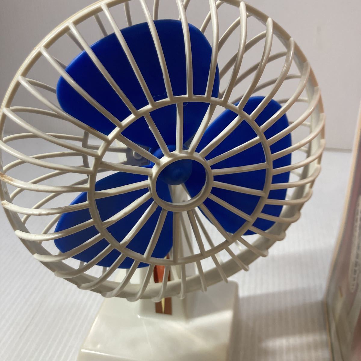 ジャンク 昭和レトロ ミニ 卓上扇風機 アンティーク 乾電池式 中古