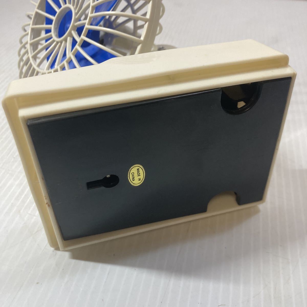 ジャンク 昭和レトロ ミニ 卓上扇風機 アンティーク 乾電池式 中古