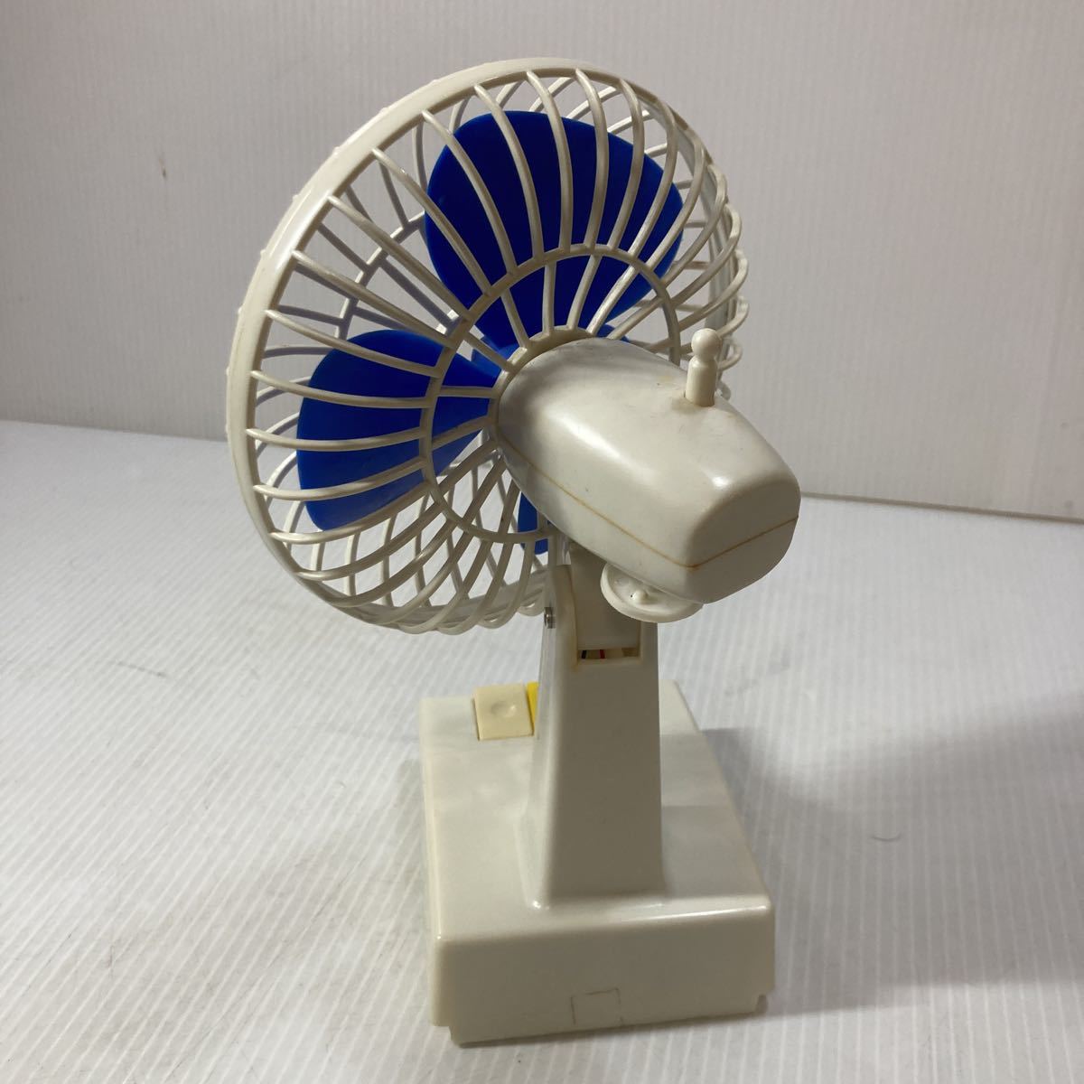 ジャンク 昭和レトロ ミニ 卓上扇風機 アンティーク 乾電池式 中古
