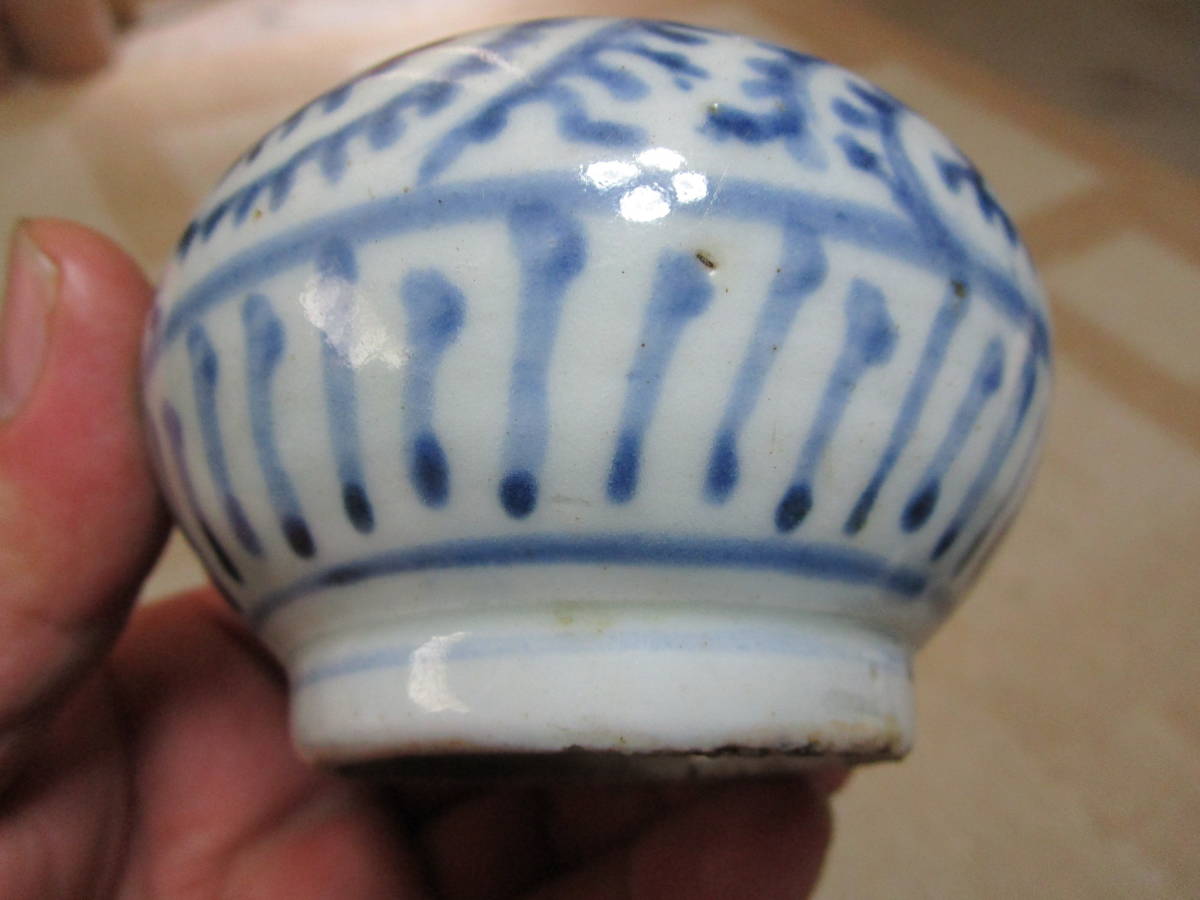古伊万里 染付 蛸唐草 油壷 小壺 口に複数小ほつ傷有 高さ約8.5cm最大