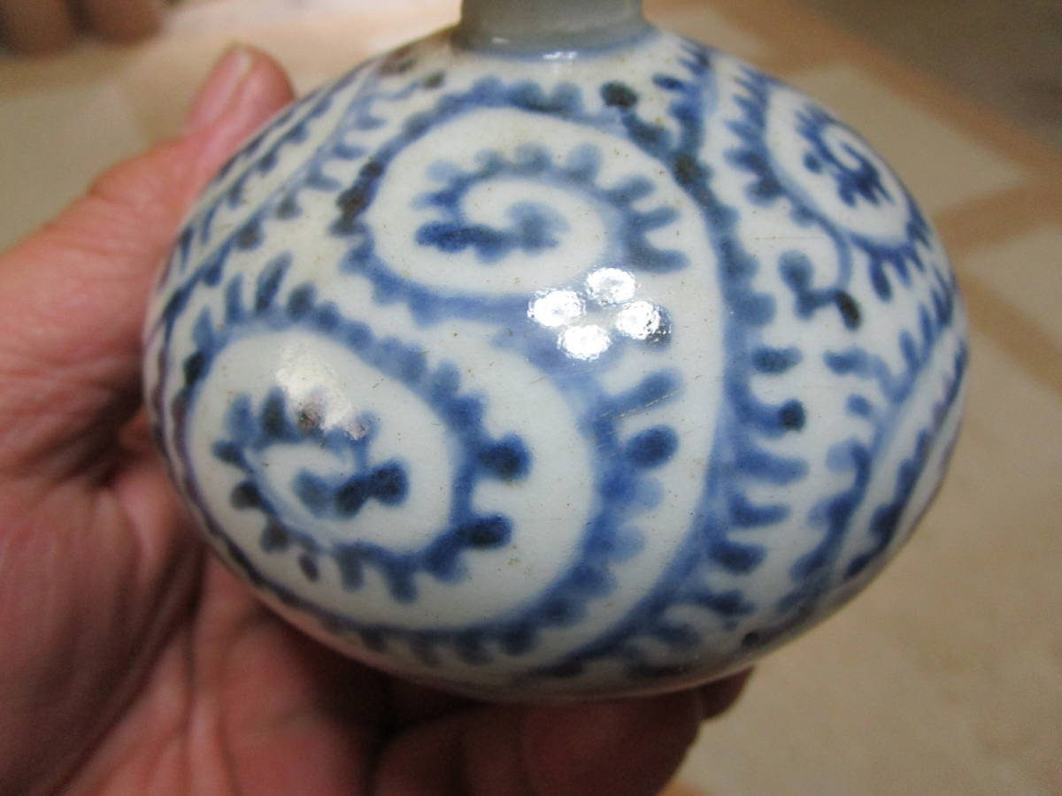 古伊万里 染付 蛸唐草 油壷 小壺 口に複数小ほつ傷有 高さ約8.5cm最大