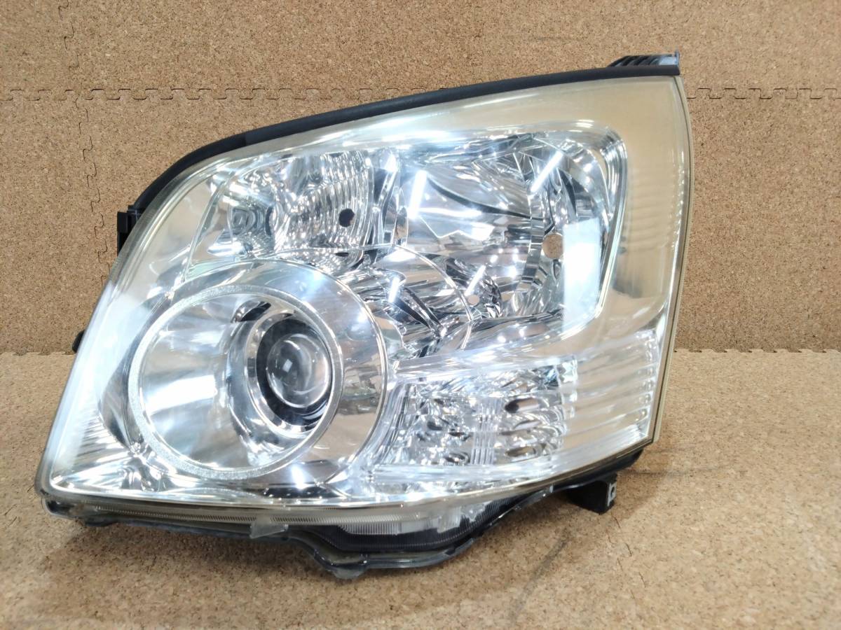 トヨタ ノア ZRR70 左ヘッドライト ハロゲン KOITO コイト 28-200 81170-28B41 打刻印:N4【R5-2391C-O】