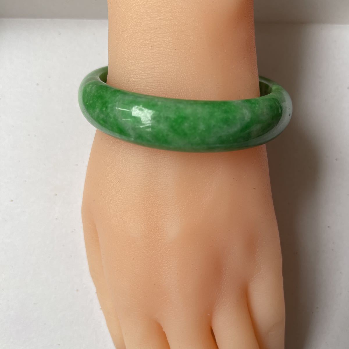 ミャンマー産 天然本翡翠 A貨 春彩 バングル 鑑定書付 年末大放出本