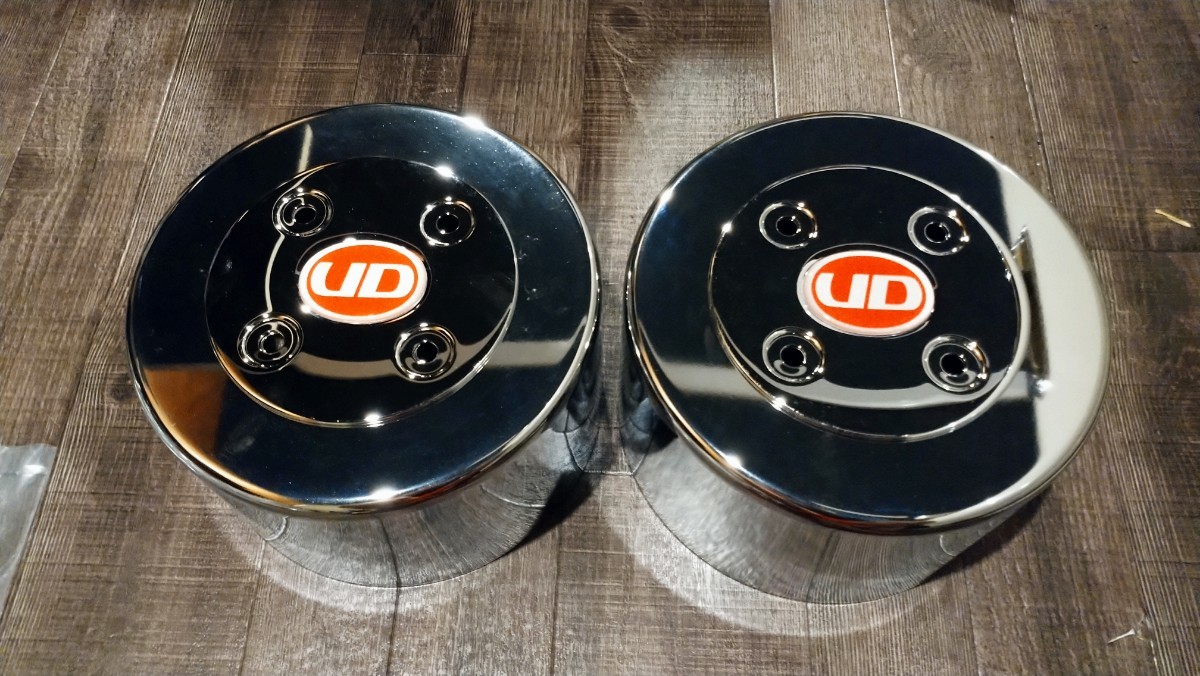 未使用 日産ディーゼル クオン 純正 リアセンターキャップ 二個 トレーラーヘッド ハブカバー