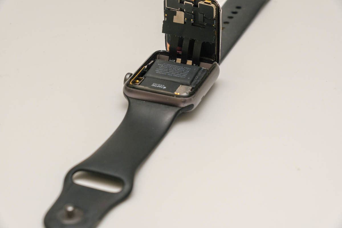  Apple Watchのバッテリー膨張でAppleが訴訟