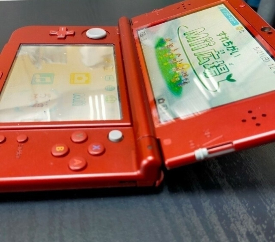 中古美品New3DS LL 本体 メタリックレッド 充電機付 上画面IPS