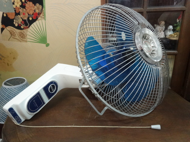 昭和レトロ 壁掛け 扇風機 HITACHI B 30TD 壁掛け昭和レトロ 日立
