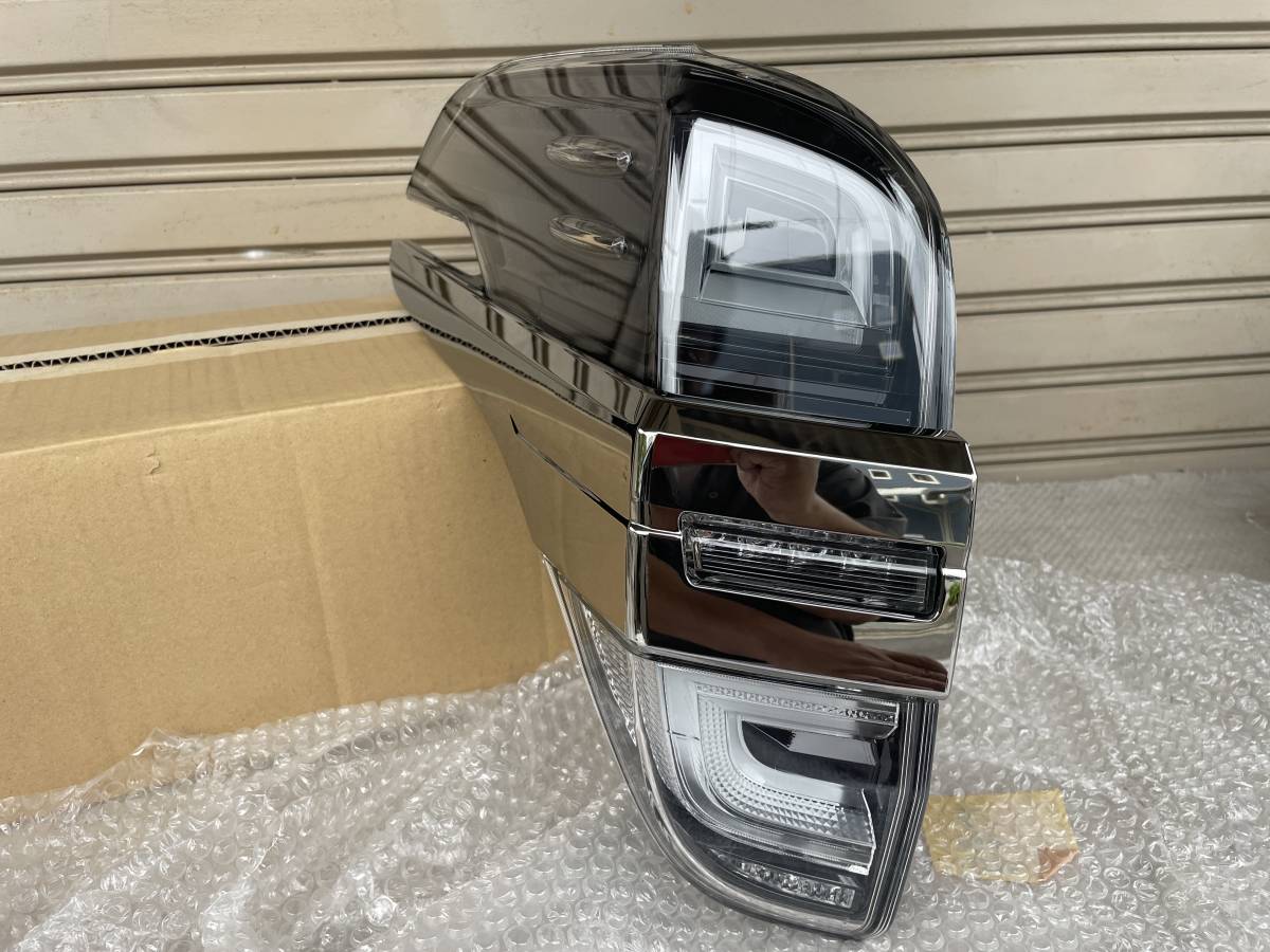 トヨタ ヴェルファイア 20系 左右純正テールランプトヨタ 純正ANH20W 