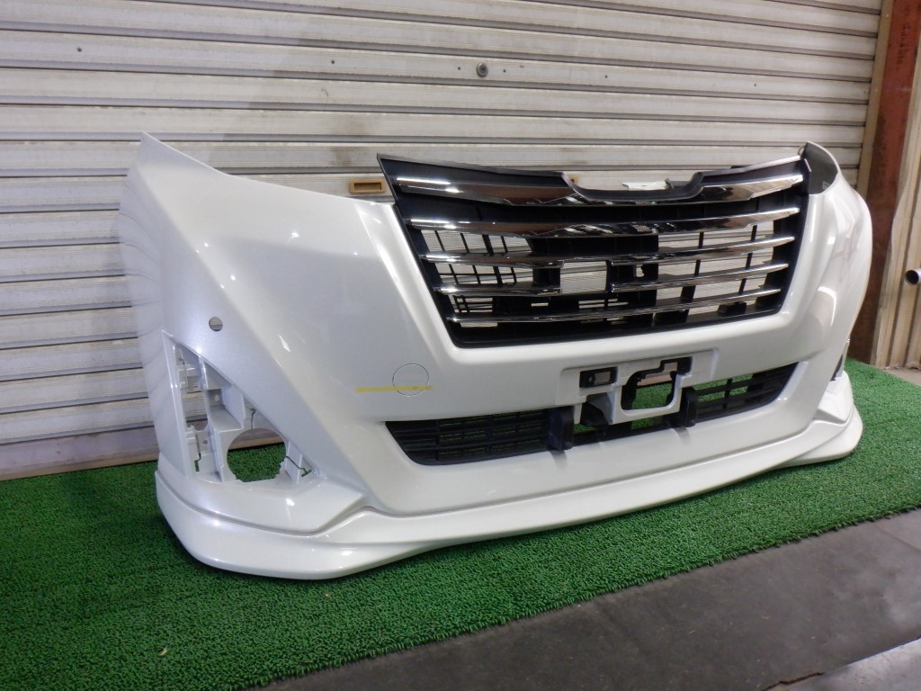 ルーミーカスタム M900A&frasl;M910A 前期 フロントバンパー センサー穴