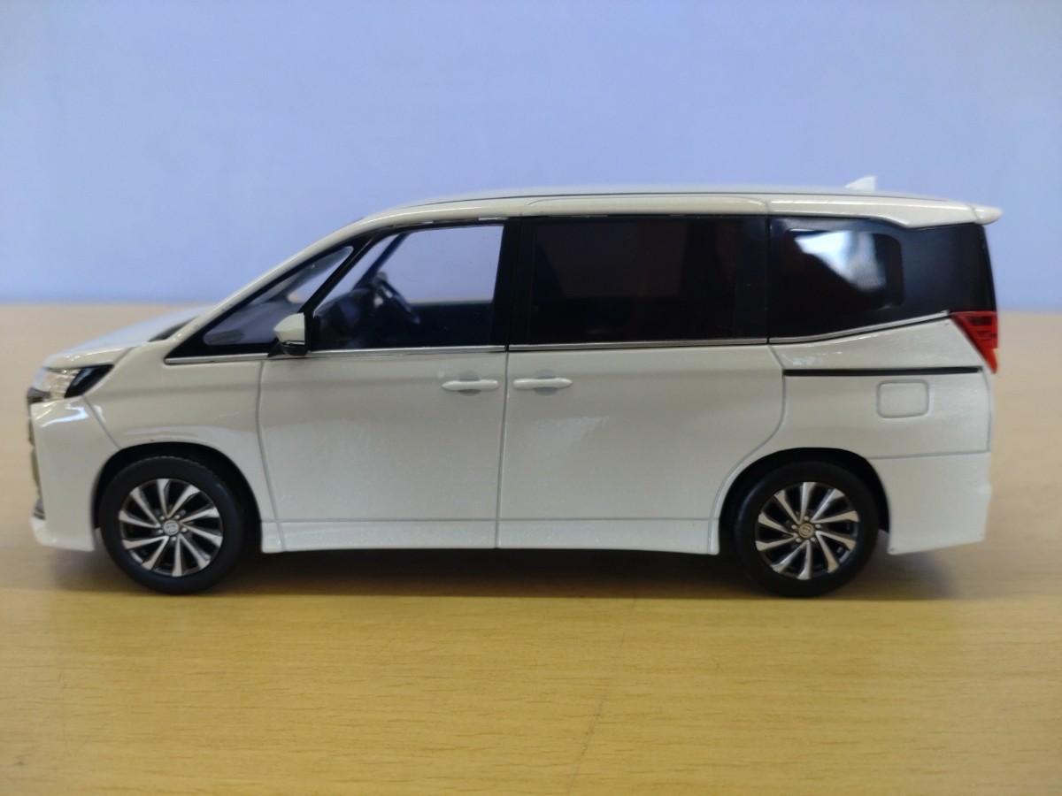 □1/30＃トヨタ＃ノア＃NOAH＃カラーサンプル＃ミニカー＃非売品