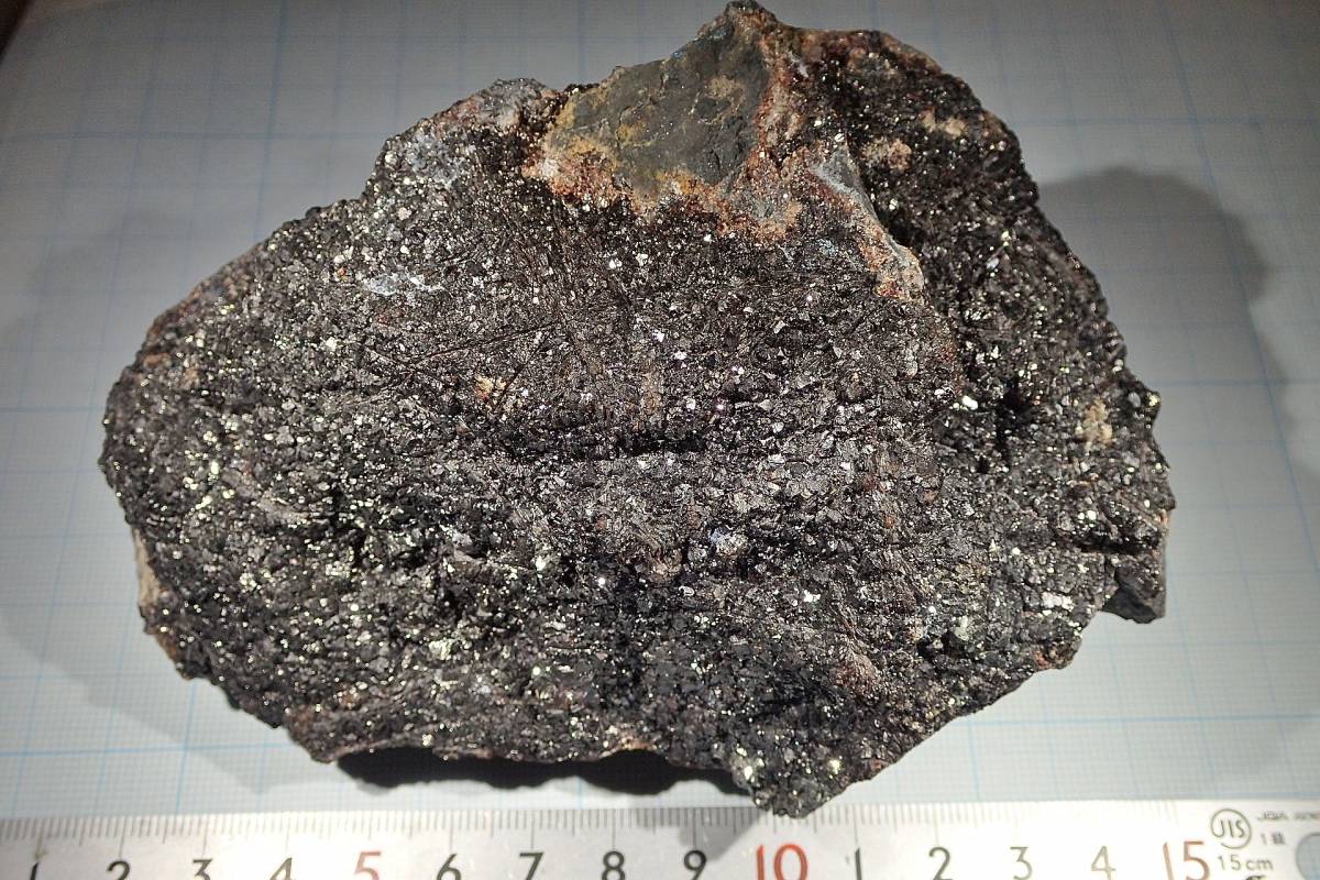 【外国産鉱物標本】フランス産・閃亜鉛鉱塊（車骨鉱を伴う）