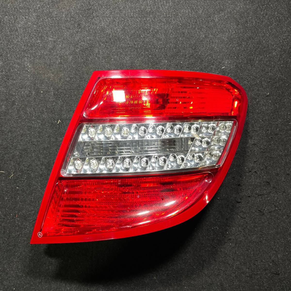 mercedes benz メルセデス ベンツ W204 Cクラス C200 ワゴン 純正 ，， テールライト テー・右 2049069602
